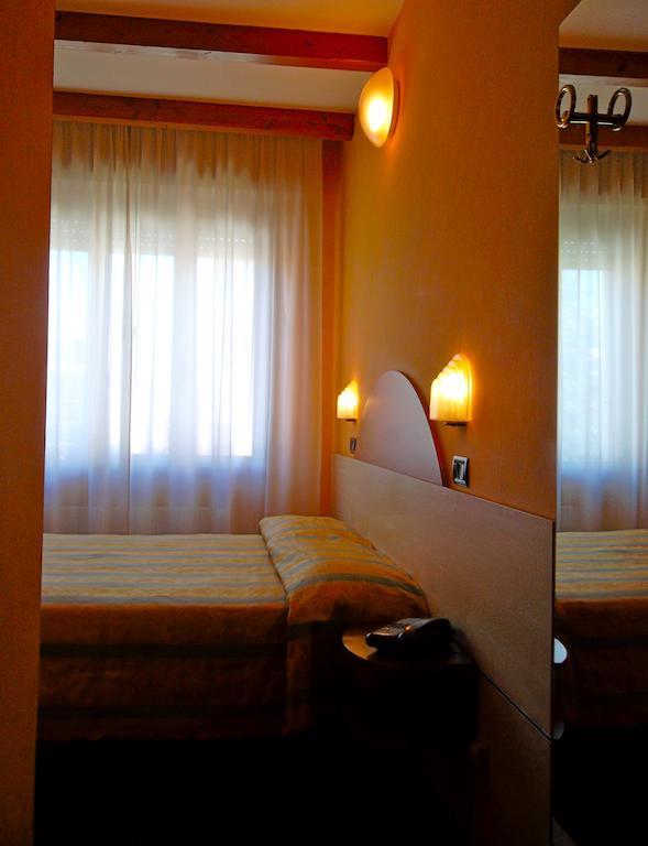 Hotel Giglio Salsomaggiore Terme Δωμάτιο φωτογραφία